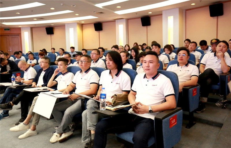 廣東星藝裝飾集團(tuán)2018年全國(guó)設(shè)計(jì)總監(jiān)特訓(xùn)在大連舉行