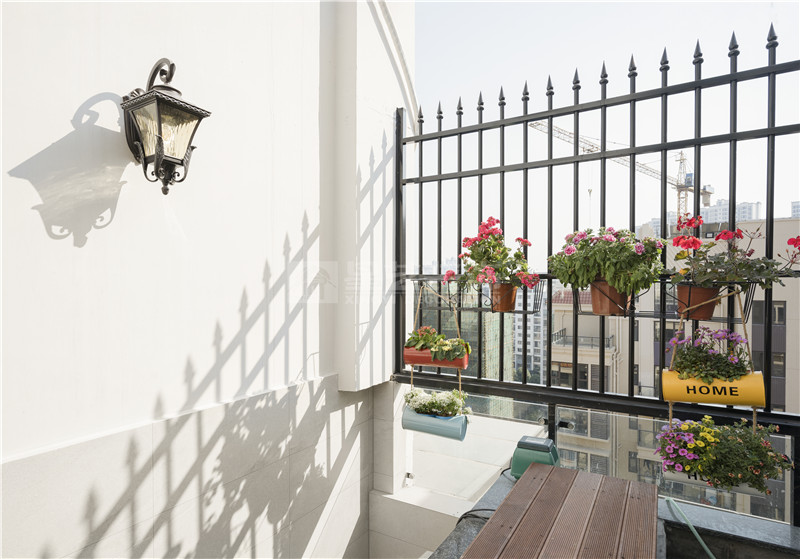 翡翠時(shí)光240平復(fù)式陽(yáng)臺(tái)裝修實(shí)景圖