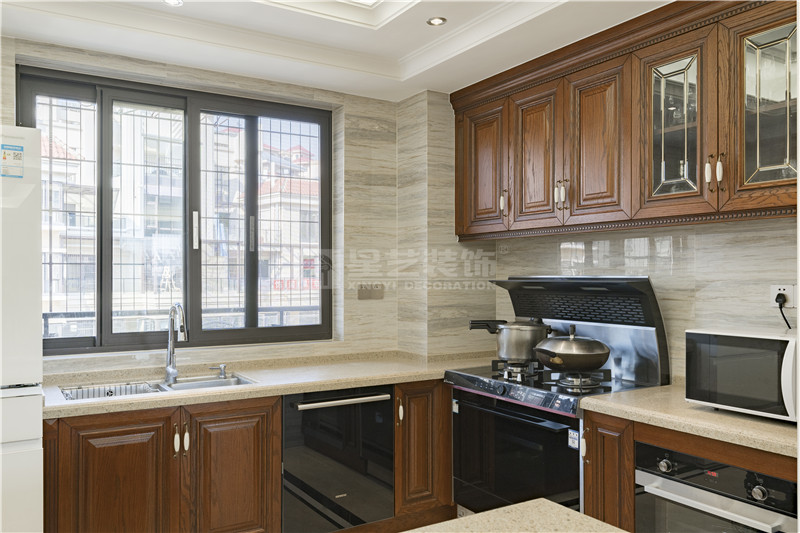 翡翠時(shí)光240平復(fù)式廚房裝修實(shí)景圖