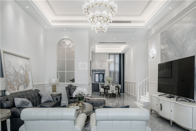 云景山語城186平復(fù)式客廳裝修實景圖