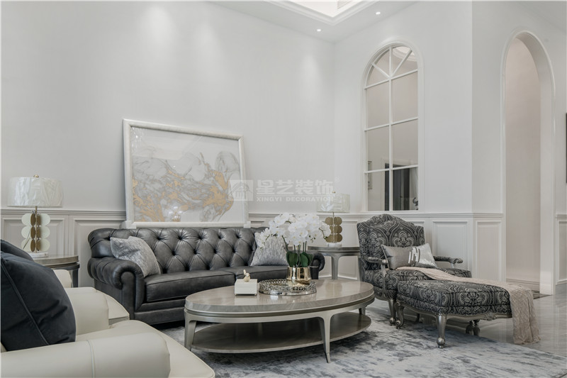 云景山語城186平復(fù)式客廳裝修實景圖