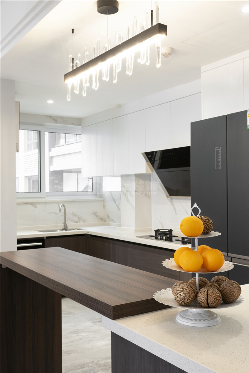 霖峰壹號142平廚房裝修實景圖