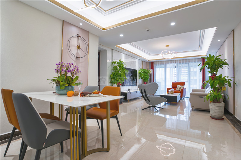 保利翎峰臺(tái)150平餐廳裝修實(shí)景圖