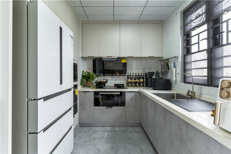 唐樾青山135平廚房裝修實景圖