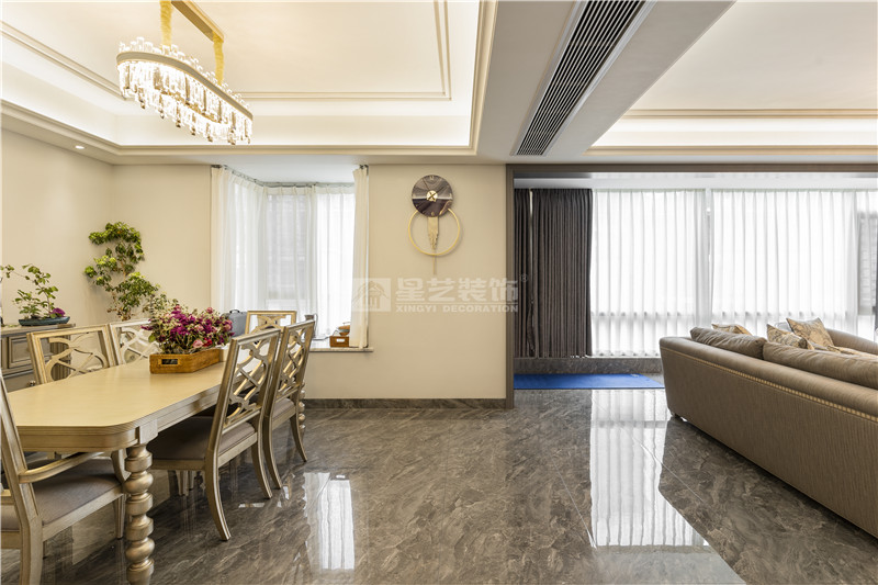 唐越青山 260平復式餐客廳裝修實景圖