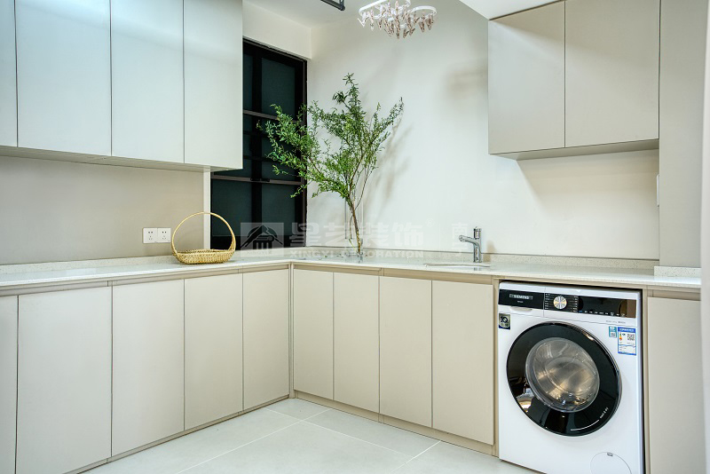 綠地中央廣場(chǎng)125平現(xiàn)代風(fēng)格陽(yáng)臺(tái)實(shí)景