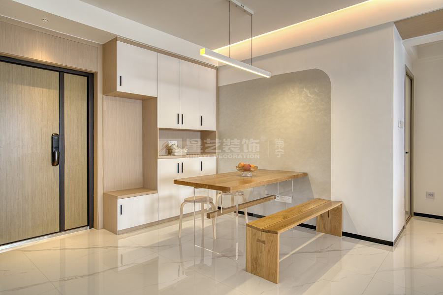 保利冠江墅143平原木風格餐廳裝修實景