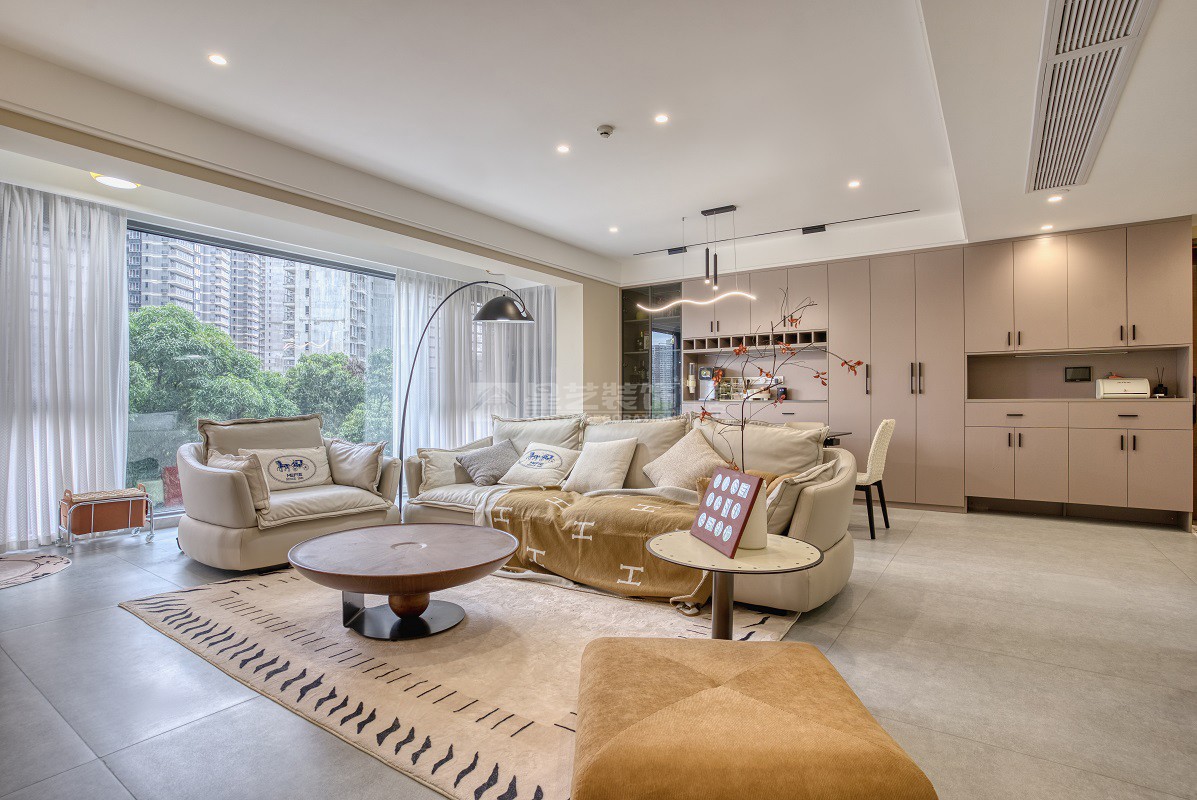 華潤(rùn)西園悅府149平客廳裝修實(shí)景