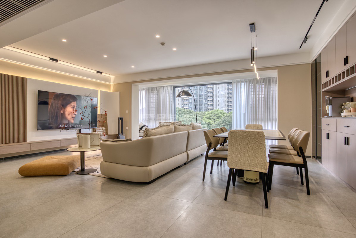 華潤(rùn)西園悅府149平客廳裝修實(shí)景