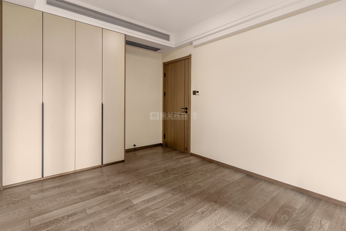 碧貴園230平現(xiàn)代風格臥室裝修實景