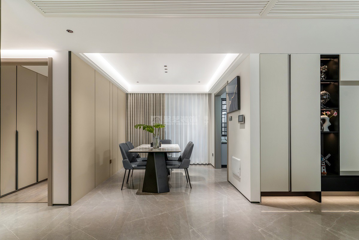 保利天悅臺129平現(xiàn)代簡約風(fēng)格餐廳裝修實(shí)景