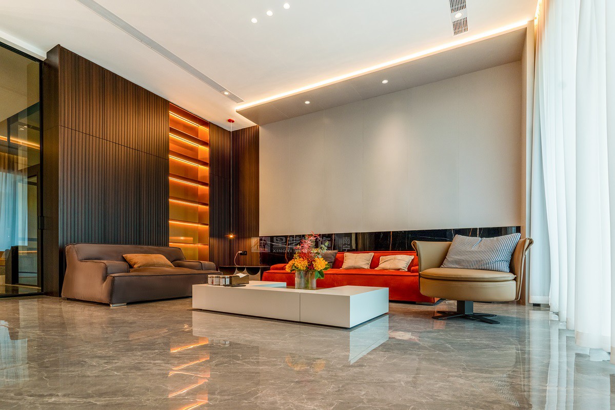 保利山漸青800平現(xiàn)代輕奢客廳裝修實景