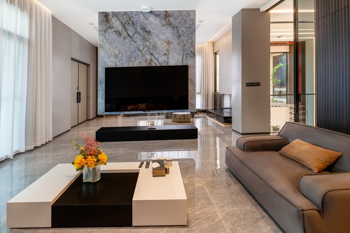 保利山漸青800平現(xiàn)代輕奢客廳裝修實景