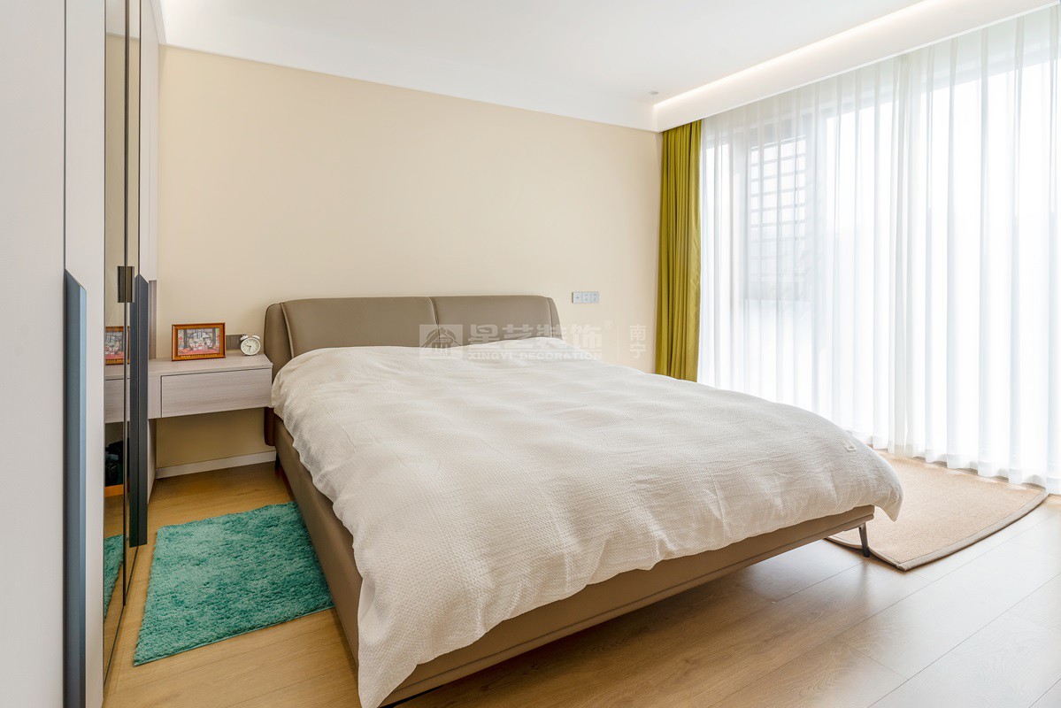 建發(fā)央璽130平現(xiàn)代簡(jiǎn)約臥室裝修實(shí)景