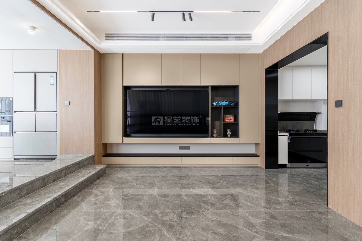 建發(fā)五象印月140平現(xiàn)代風(fēng)格客廳裝修實(shí)景