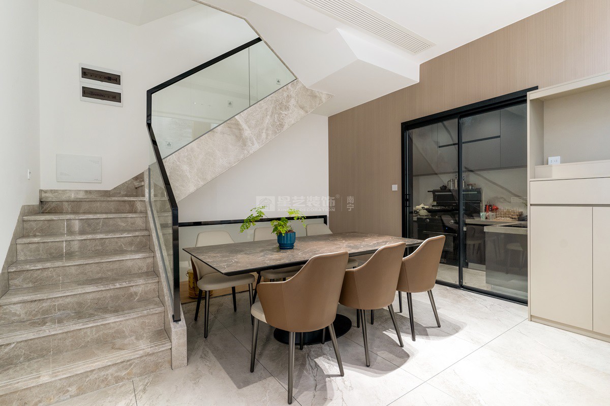 云星錢隆江景165平現(xiàn)代風(fēng)格餐廳裝修實(shí)景