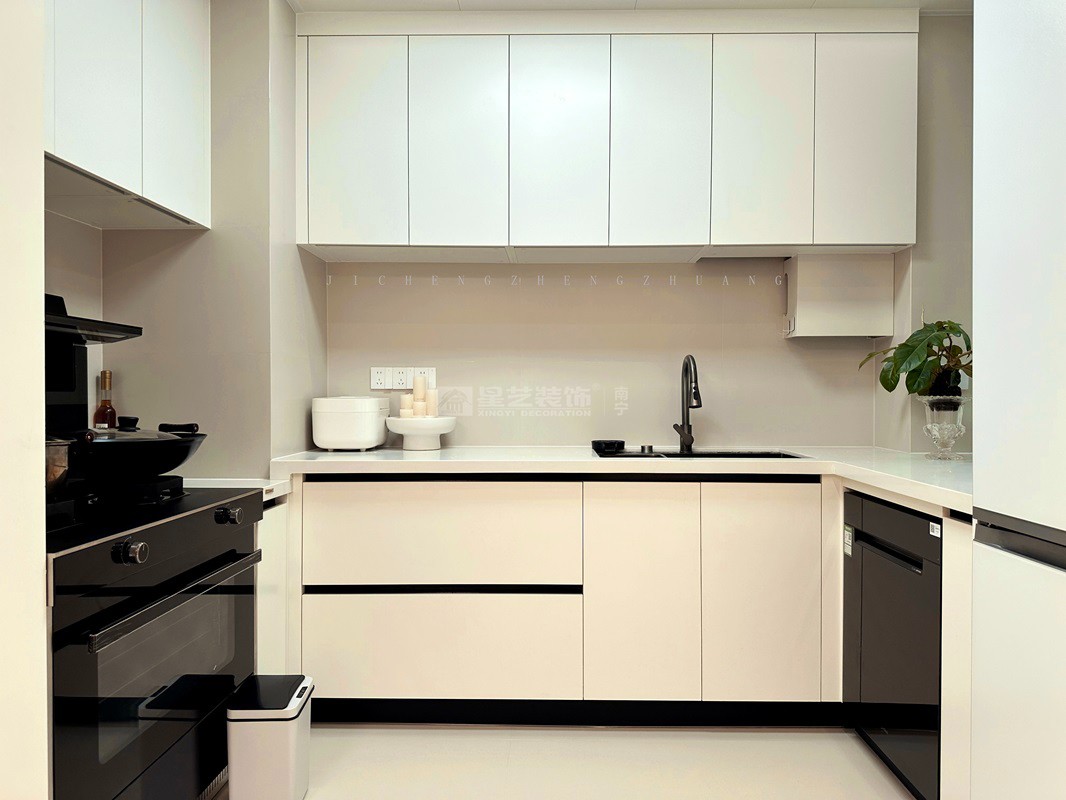 電網(wǎng)小區(qū)146平奶油風格廚房裝修實景