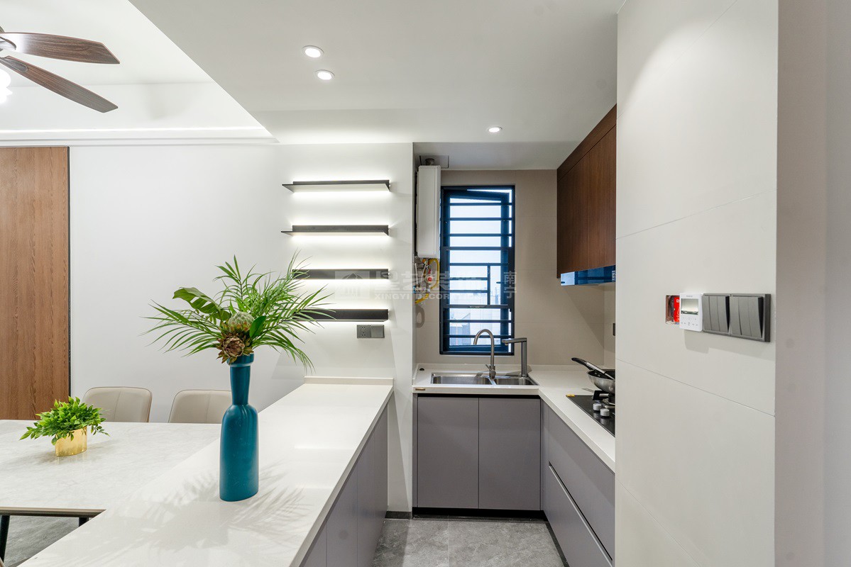 江南中心100平現代簡約廚房裝修實景