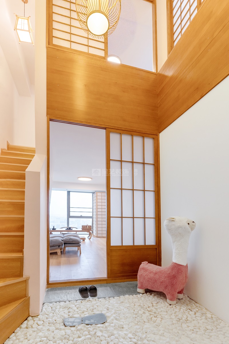 綠地中央廣場40平入戶玄關(guān)裝修實景