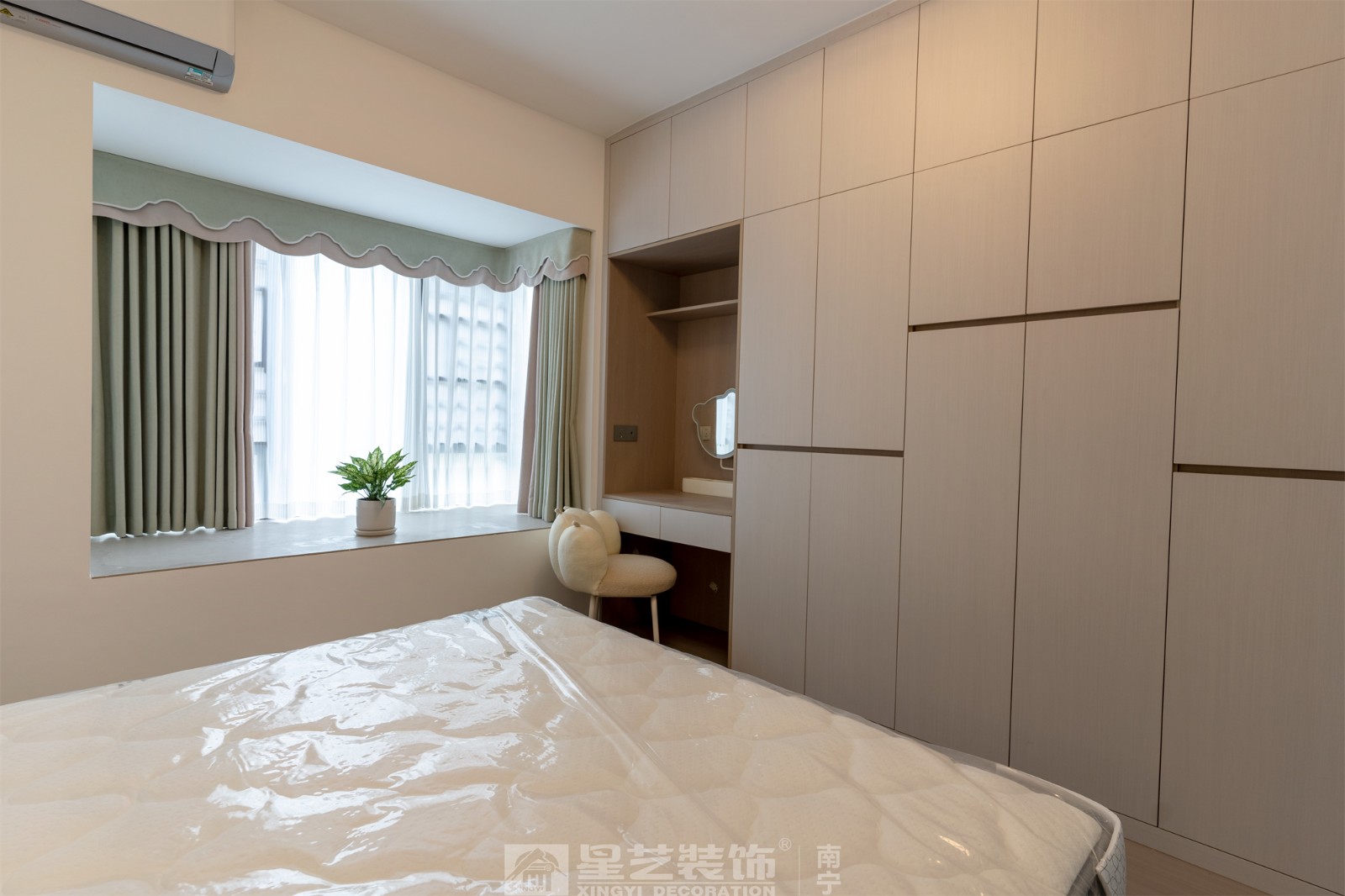 聯(lián)發(fā)臻境136平現(xiàn)代簡約臥室實(shí)景