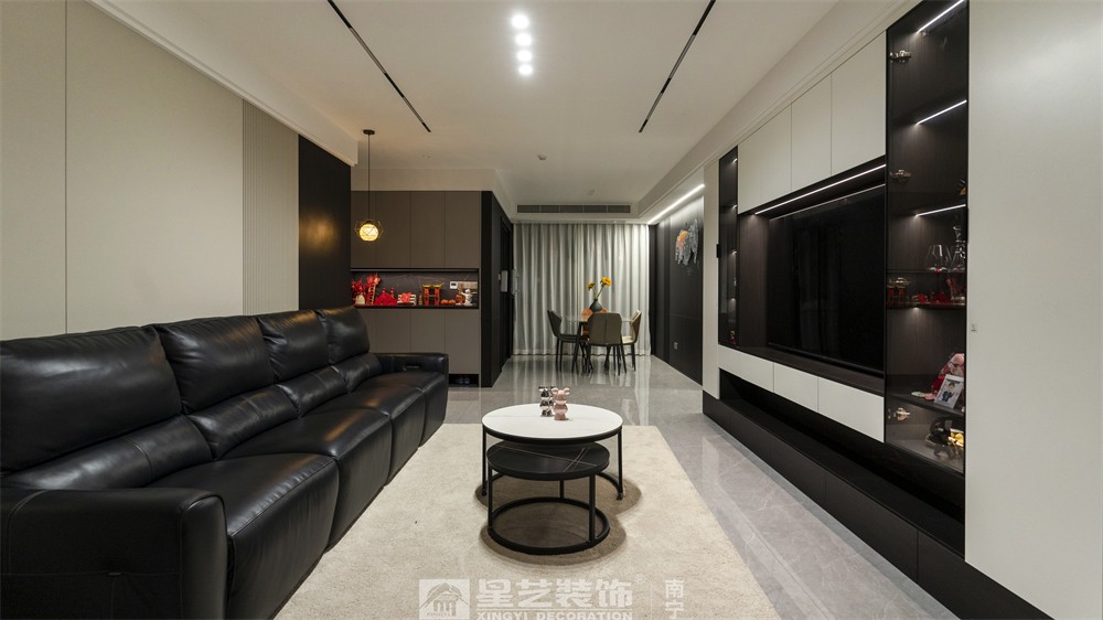 保利領譽府132平現(xiàn)代簡約客廳裝修實景