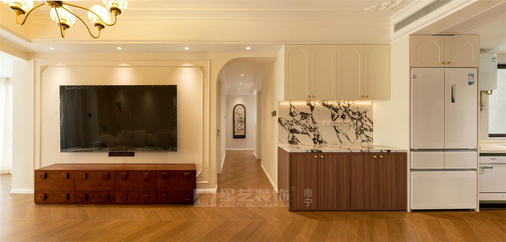 星海銀沙100平中古風客廳裝修實景