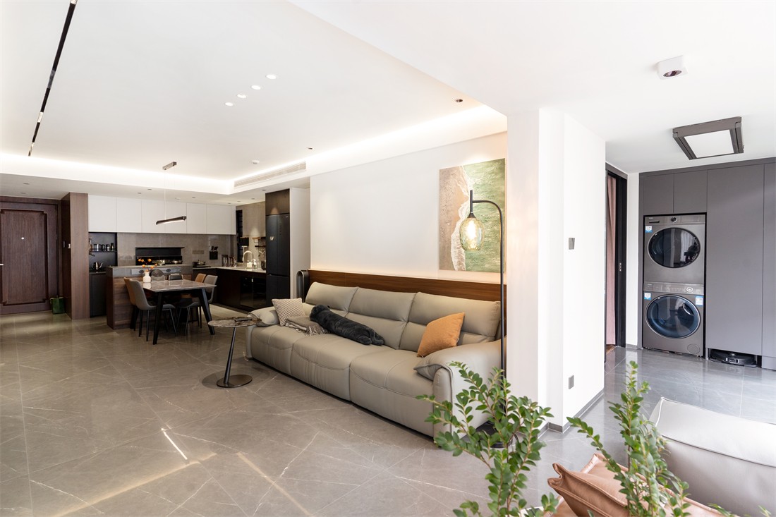 建發(fā)央著140平現(xiàn)代風(fēng)格客廳裝修完工實景