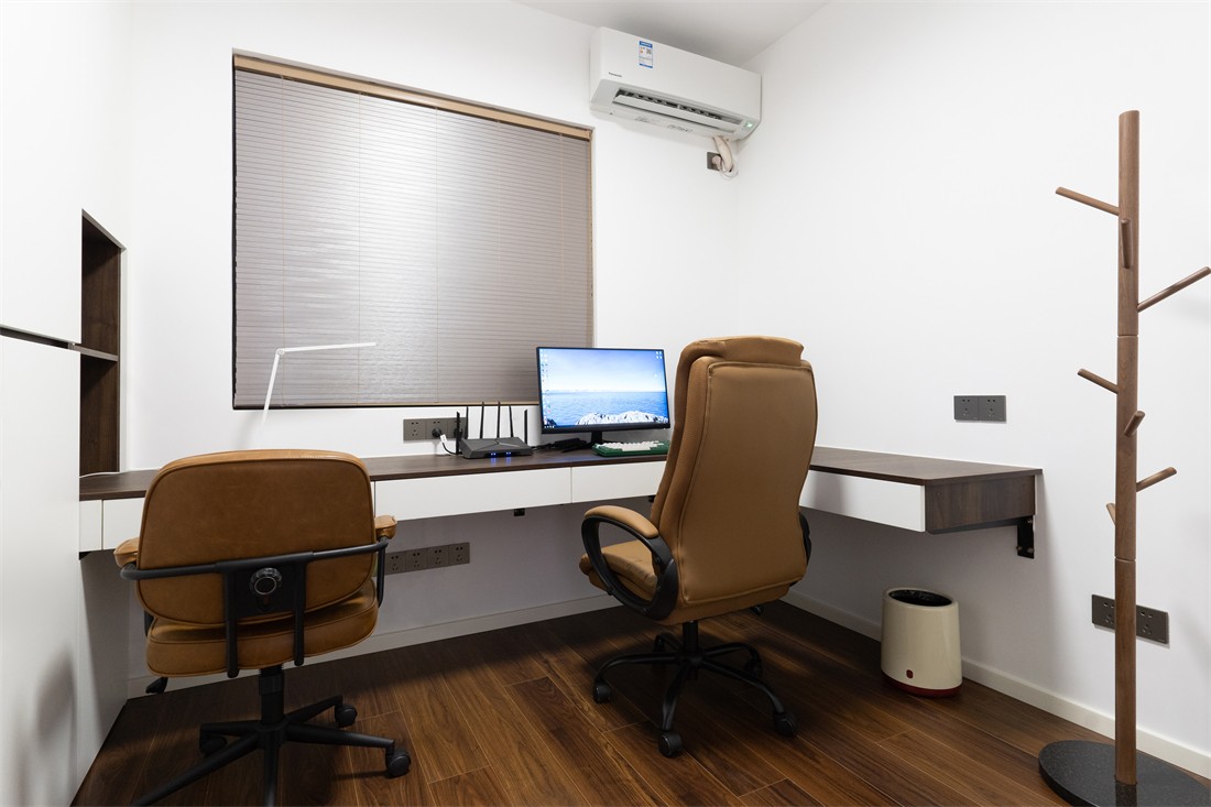 建發(fā)央著140平現(xiàn)代風(fēng)格書房裝修完工實景