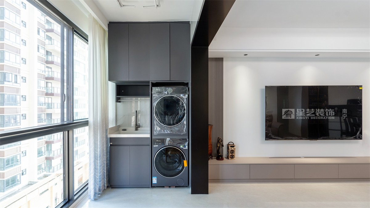 津頭小區(qū)140平原木風(fēng)陽臺(tái)完工實(shí)景圖