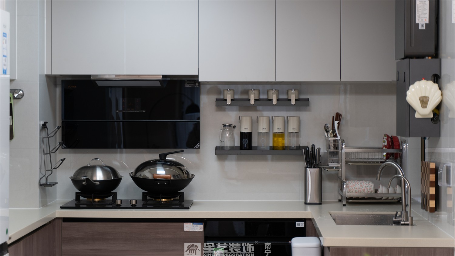 嘉逸城120平現(xiàn)代風(fēng)格廚房裝修完工實景圖