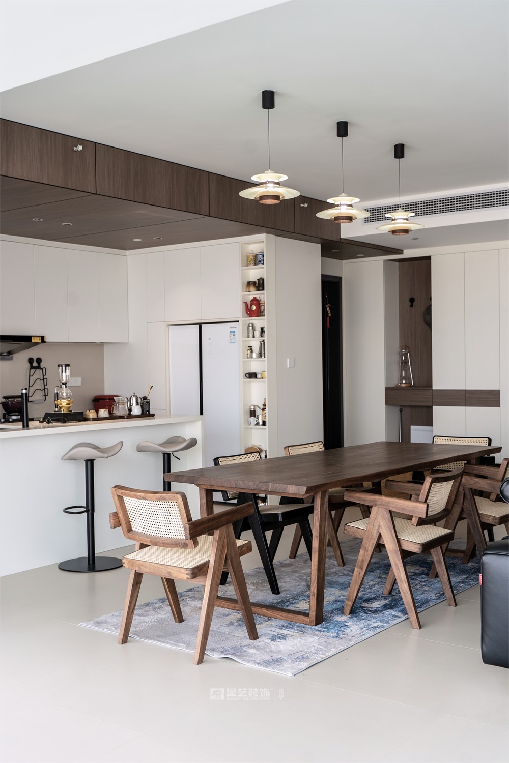 上水灣200平現(xiàn)代原木風(fēng)餐廳裝修完工實(shí)景圖