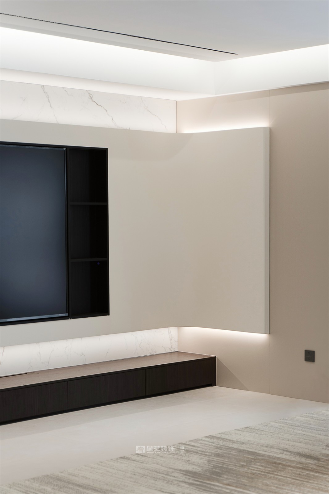 大唐臻觀196平現(xiàn)代簡(jiǎn)約客廳裝修完工實(shí)景