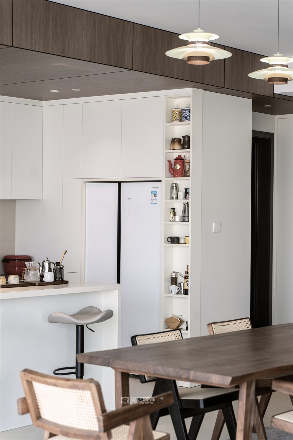 上水灣200平現(xiàn)代原木風(fēng)餐廳裝修完工實(shí)景圖