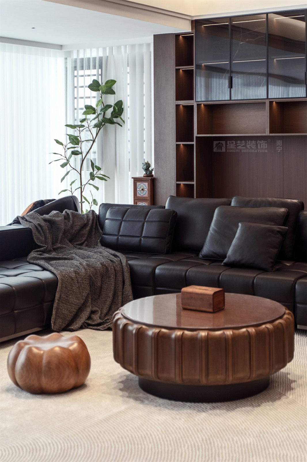 華潤(rùn)西園潤(rùn)府143平意式輕奢客廳裝修完工實(shí)景圖