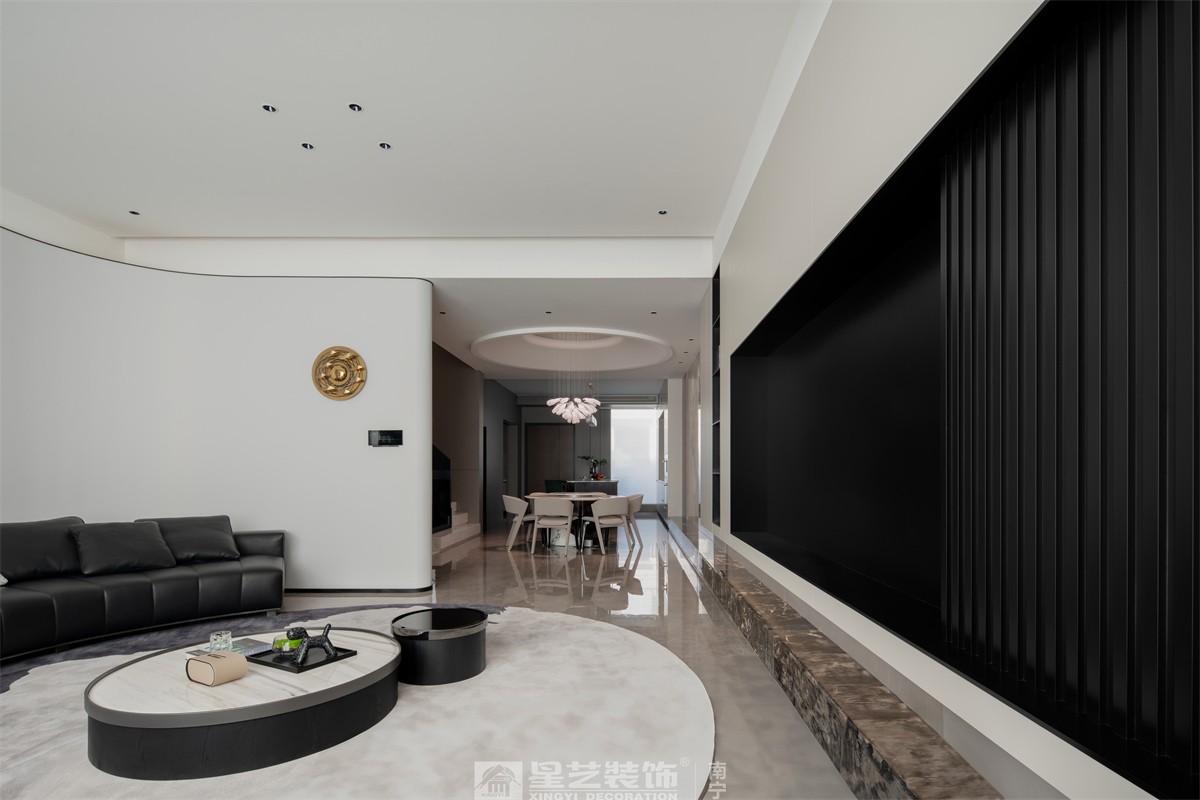 中海央墅500平現(xiàn)代極簡客廳裝修完工實(shí)景圖