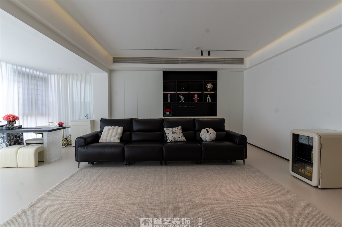 冠江墅169平現(xiàn)代極簡客廳完工裝修實景圖