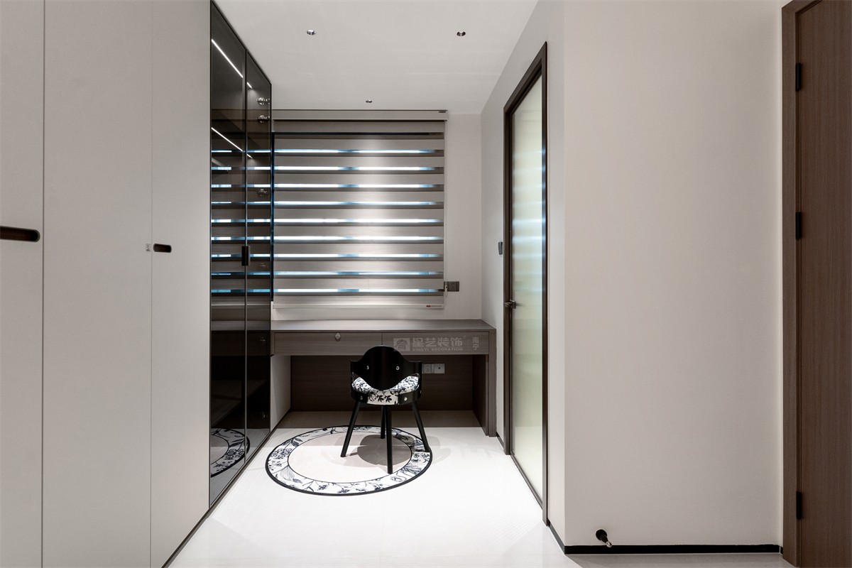 華潤(rùn)西園潤(rùn)府143平意式輕奢衣帽間裝修完工實(shí)景圖