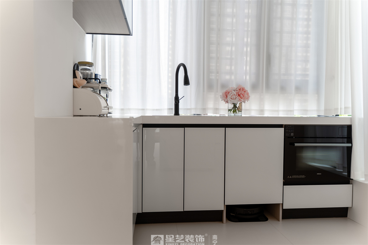 冠江墅169平現(xiàn)代極簡廚房完工裝修實景圖