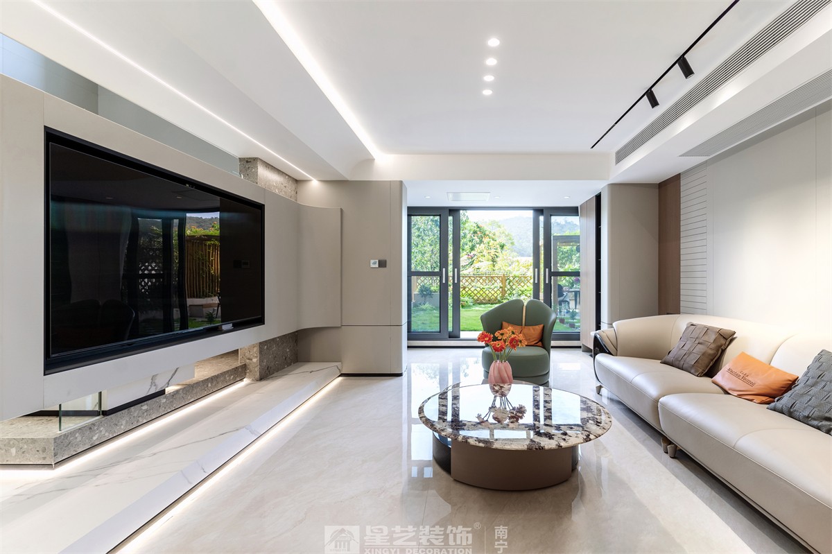 德澤苑220平現(xiàn)代簡(jiǎn)約客廳裝修完工實(shí)景圖