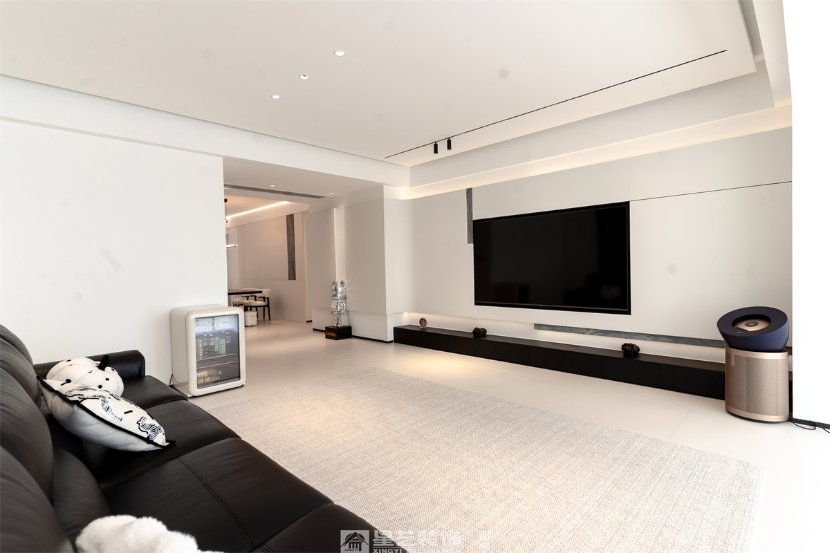 冠江墅169平現(xiàn)代極簡客廳完工裝修實景圖