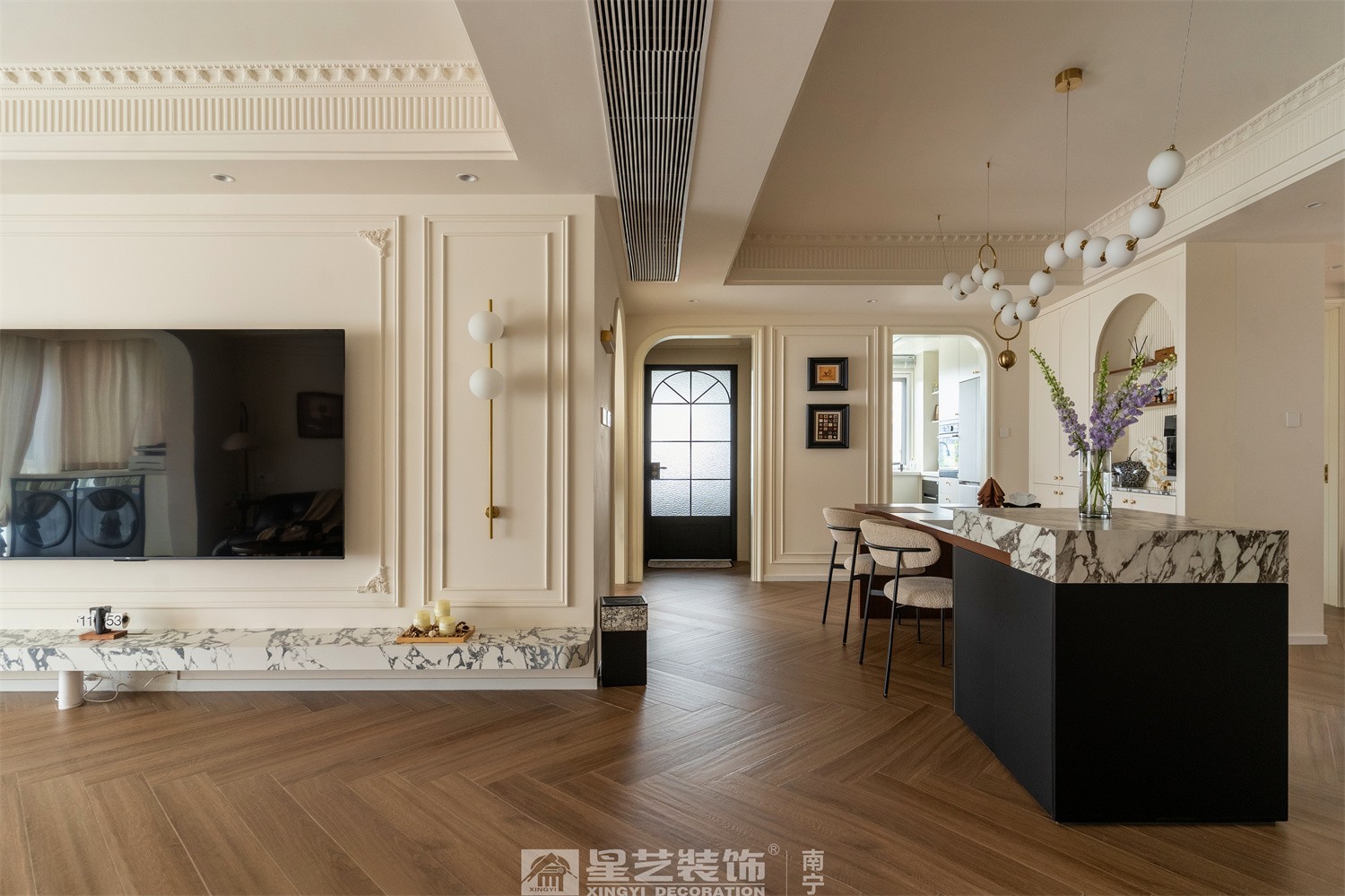 湖畔書院150平法式中古風(fēng)客廳裝修完工實景圖