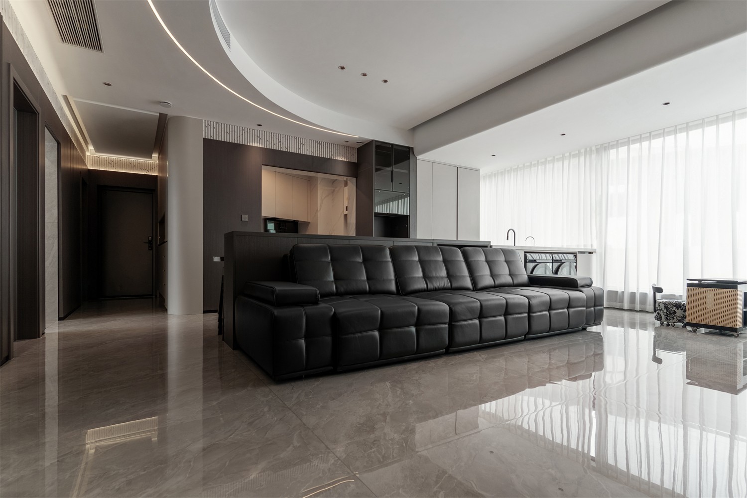 華發(fā)國賓壹號140平現(xiàn)代輕奢客廳裝修完工實景圖