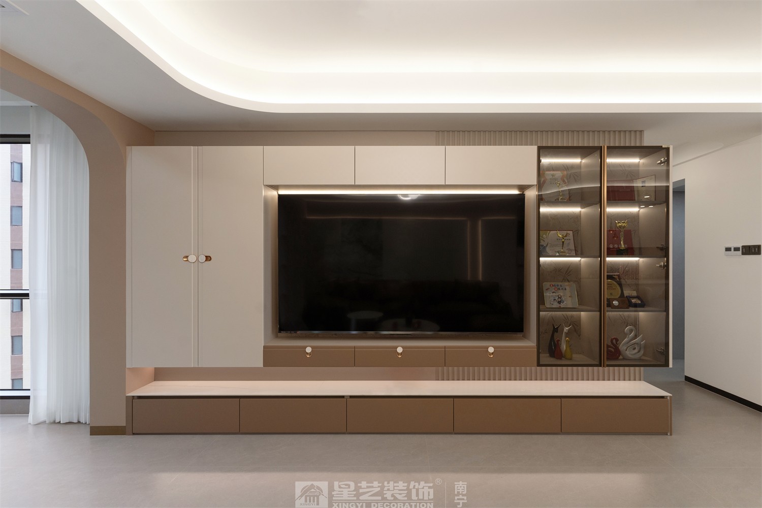 龍光天瀛140平意式輕奢客廳裝修完工實景圖