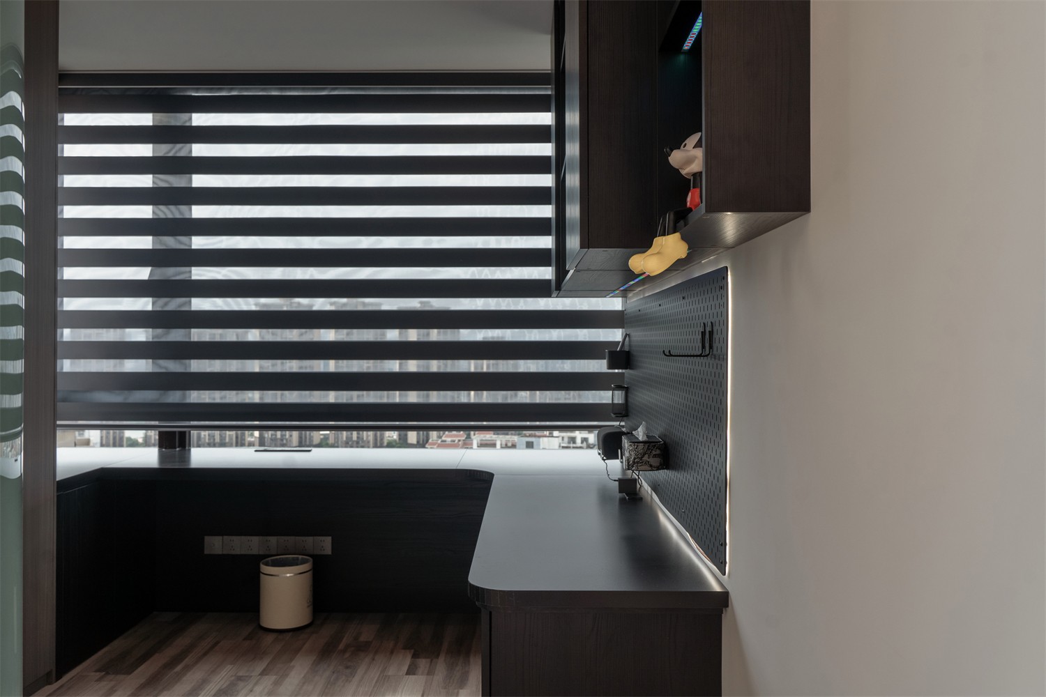 華發(fā)國賓壹號140平現(xiàn)代輕奢書房裝修完工實景圖