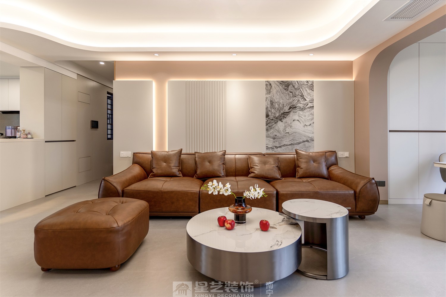 龍光天瀛140平意式輕奢客廳裝修完工實景圖