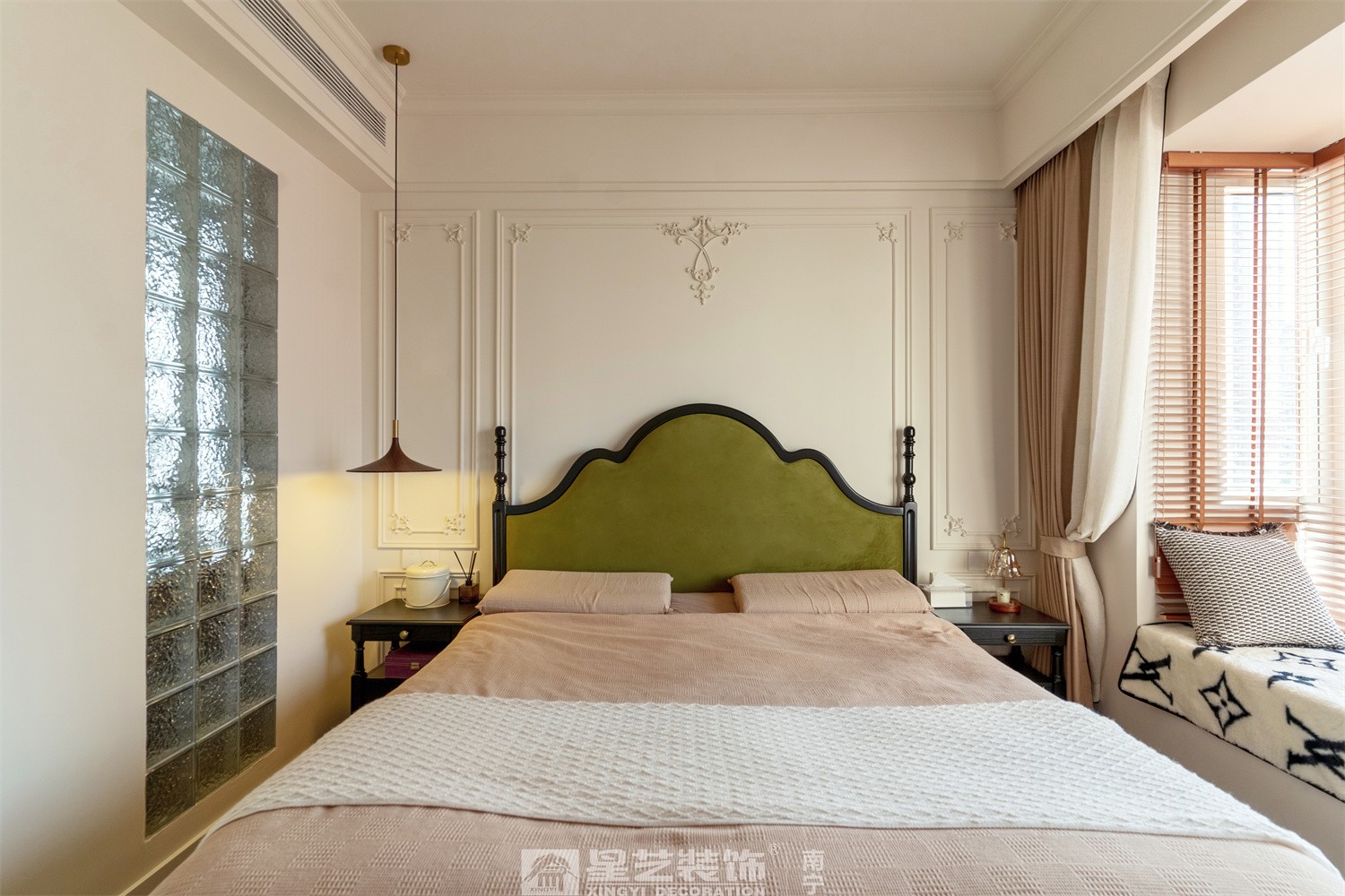 湖畔書院150平法式中古風(fēng)衛(wèi)臥室裝修完工實景圖