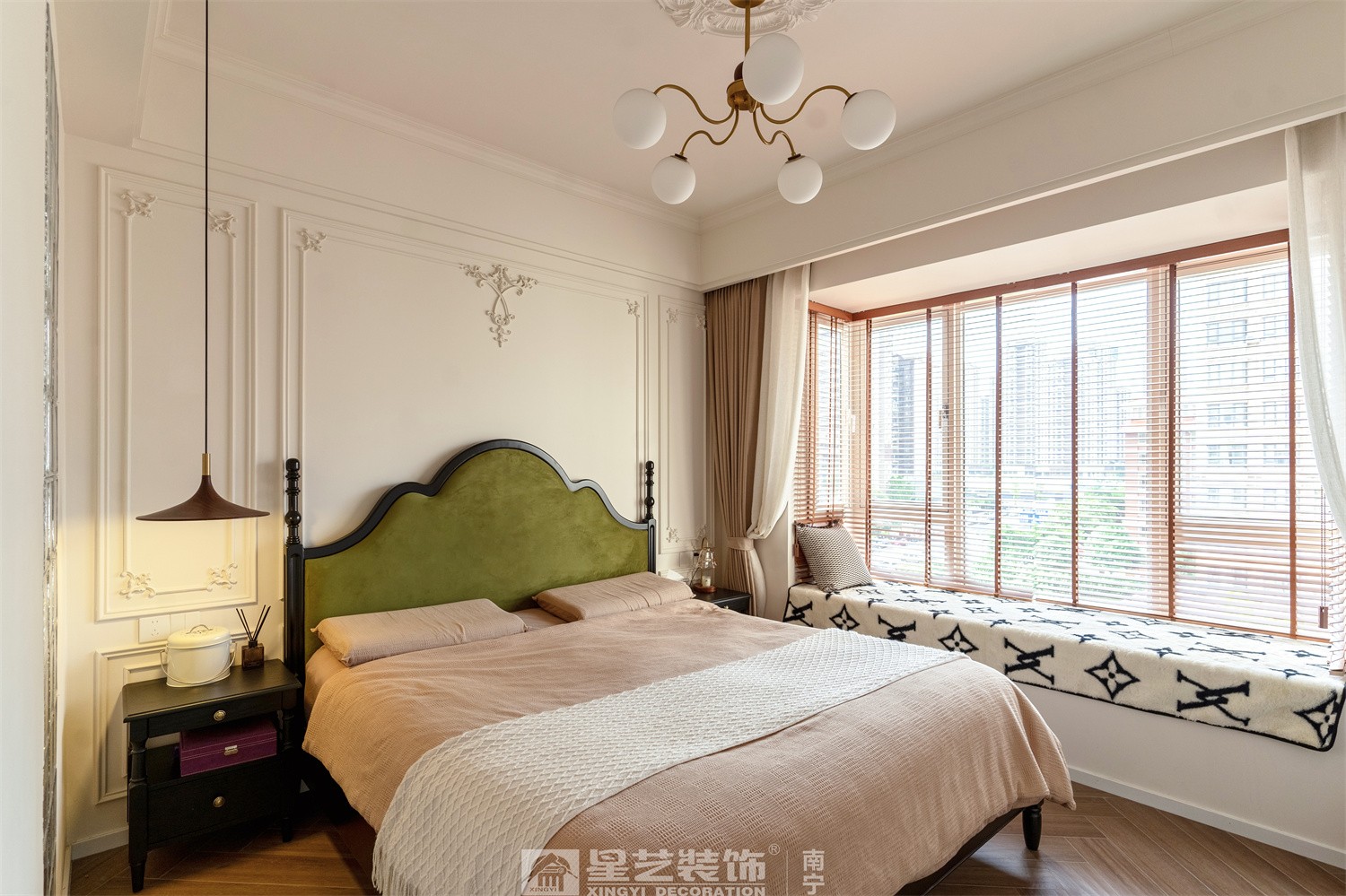 湖畔書院150平法式中古風(fēng)衛(wèi)臥室裝修完工實景圖