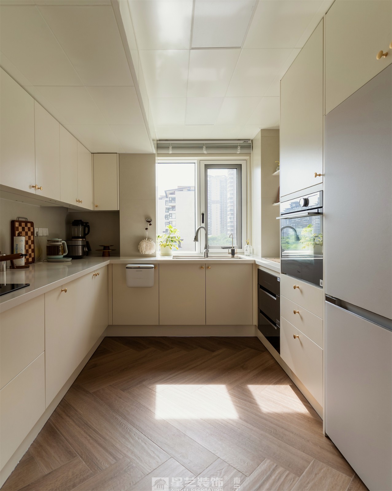 湖畔書院150平法式中古風(fēng)廚房裝修完工實景圖