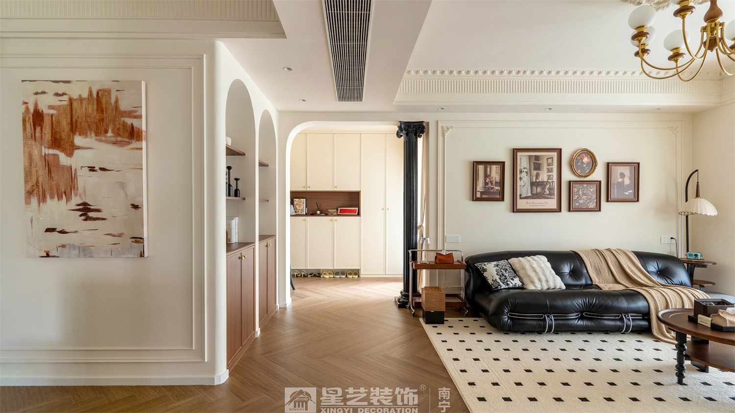 湖畔書院150平法式中古風(fēng)客廳裝修完工實景圖