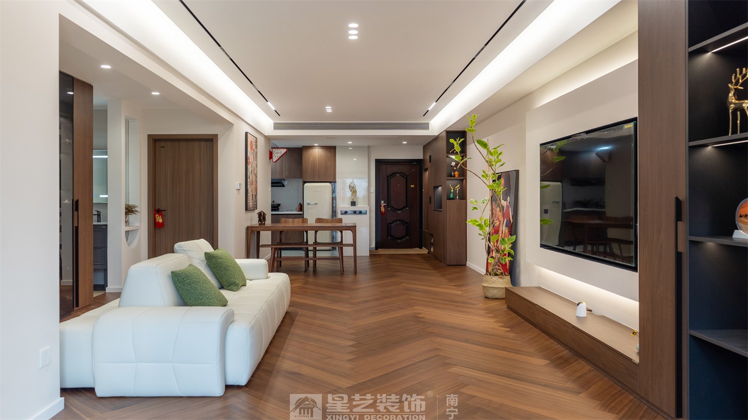 二中新民小區(qū)意式輕奢客廳裝修完工實(shí)景圖